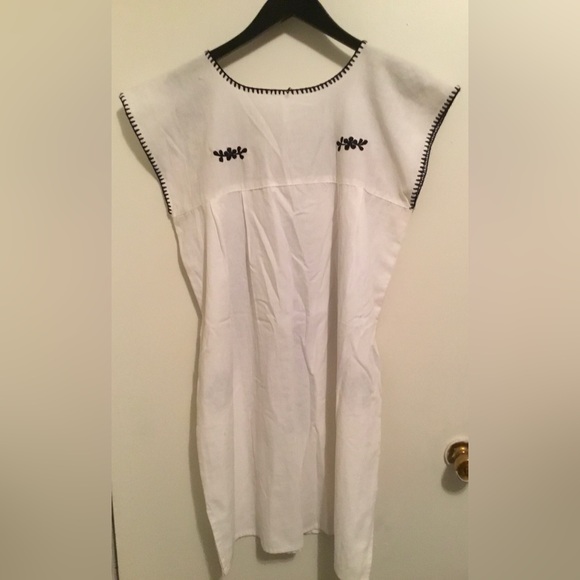 Authentic traditional Mexican dress - Picture 2 of 2